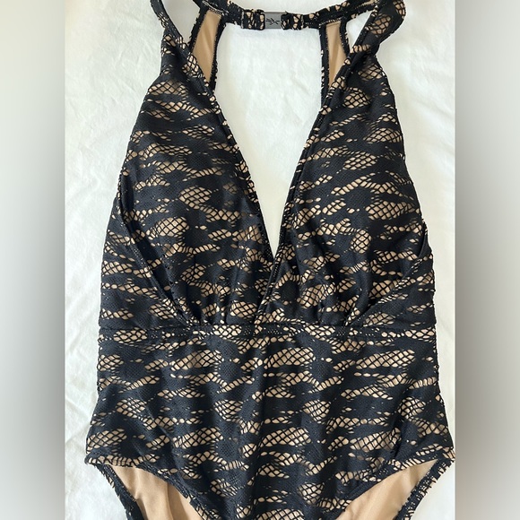 Kenneth Cole Lace One Piece - Picture 3 of 6